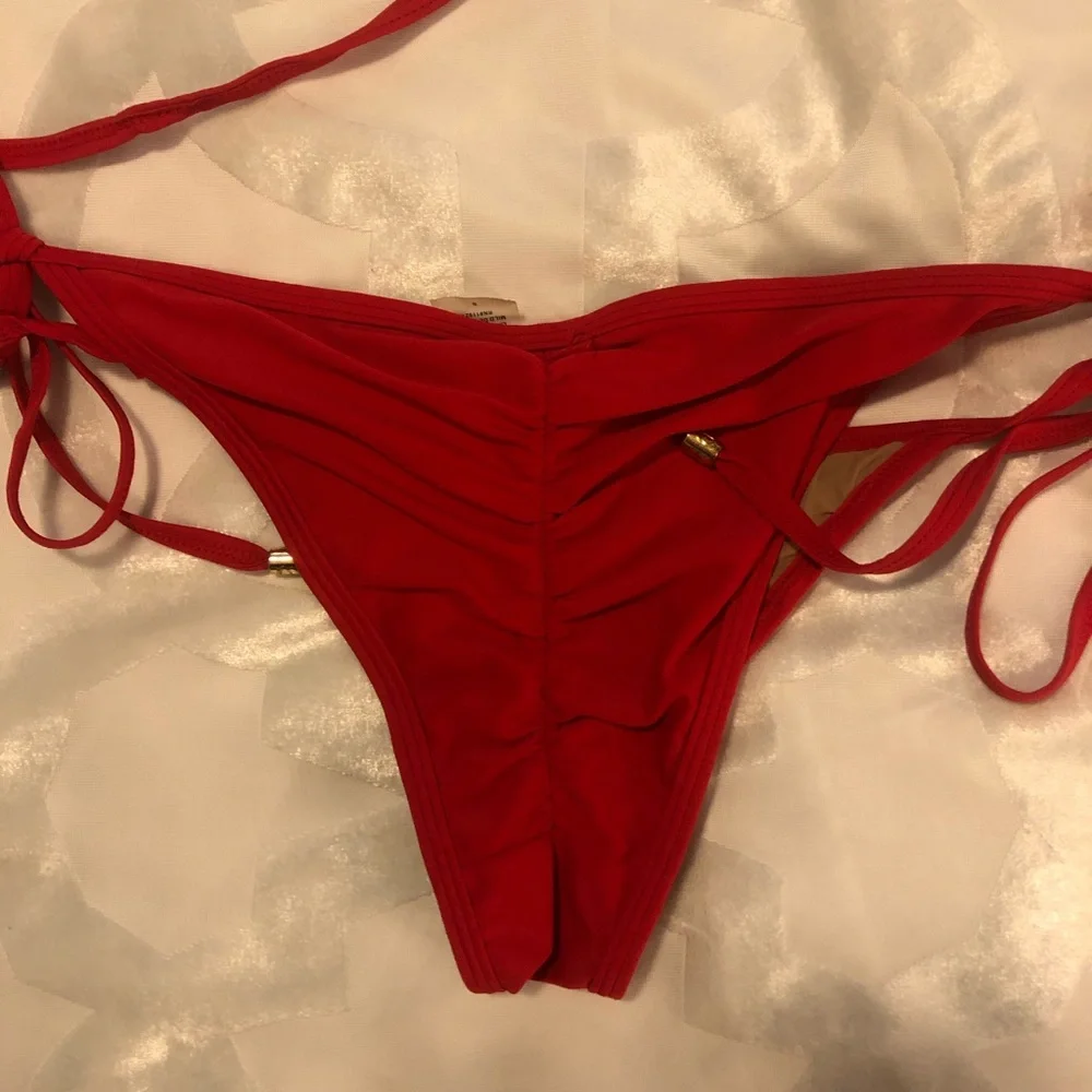 Beach Bunny Hard Summer Red Bikini - Picture 3 of 8